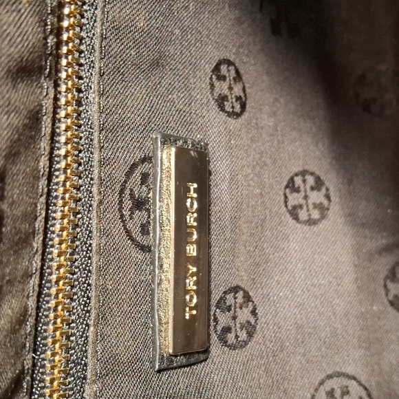 Tory Burch Bombe T Crossbody Bag In Pebble Leather - Picture 7 of 16